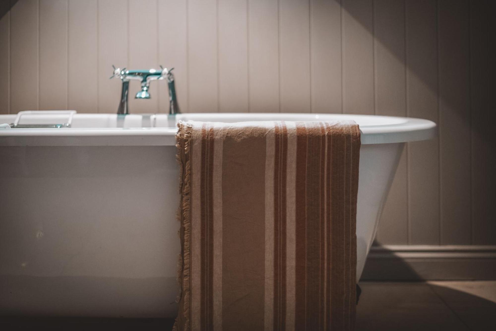 The Hare & Hounds Inn Bowland Bridge المظهر الخارجي الصورة